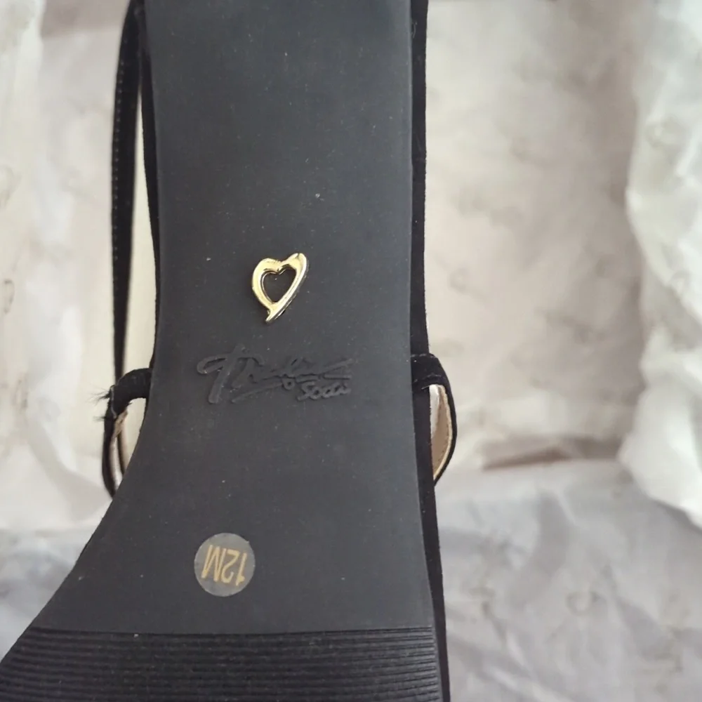 Thalia Sodi Sandals Black Strappy  Gold Hardware Darria Style - Picture 4 of 7